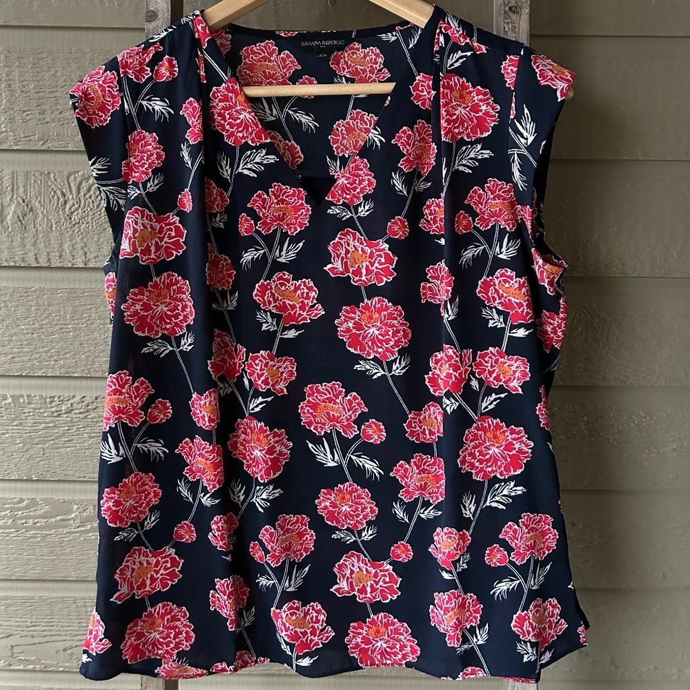 Banana Republic Women's Sleeveless Lightweight Navy Floral Top
